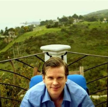 Cary Elwes owns a house in Mailbu worth $1.9 million.